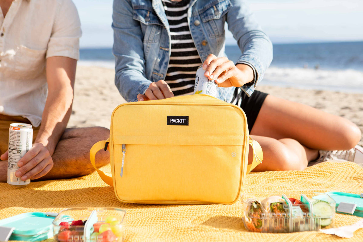 freezable-zuma-15-can-cooler-r7 2022_Lifestyle_Zuma-15-Can-Cooler_Lemonade_30_Lores.jpg
