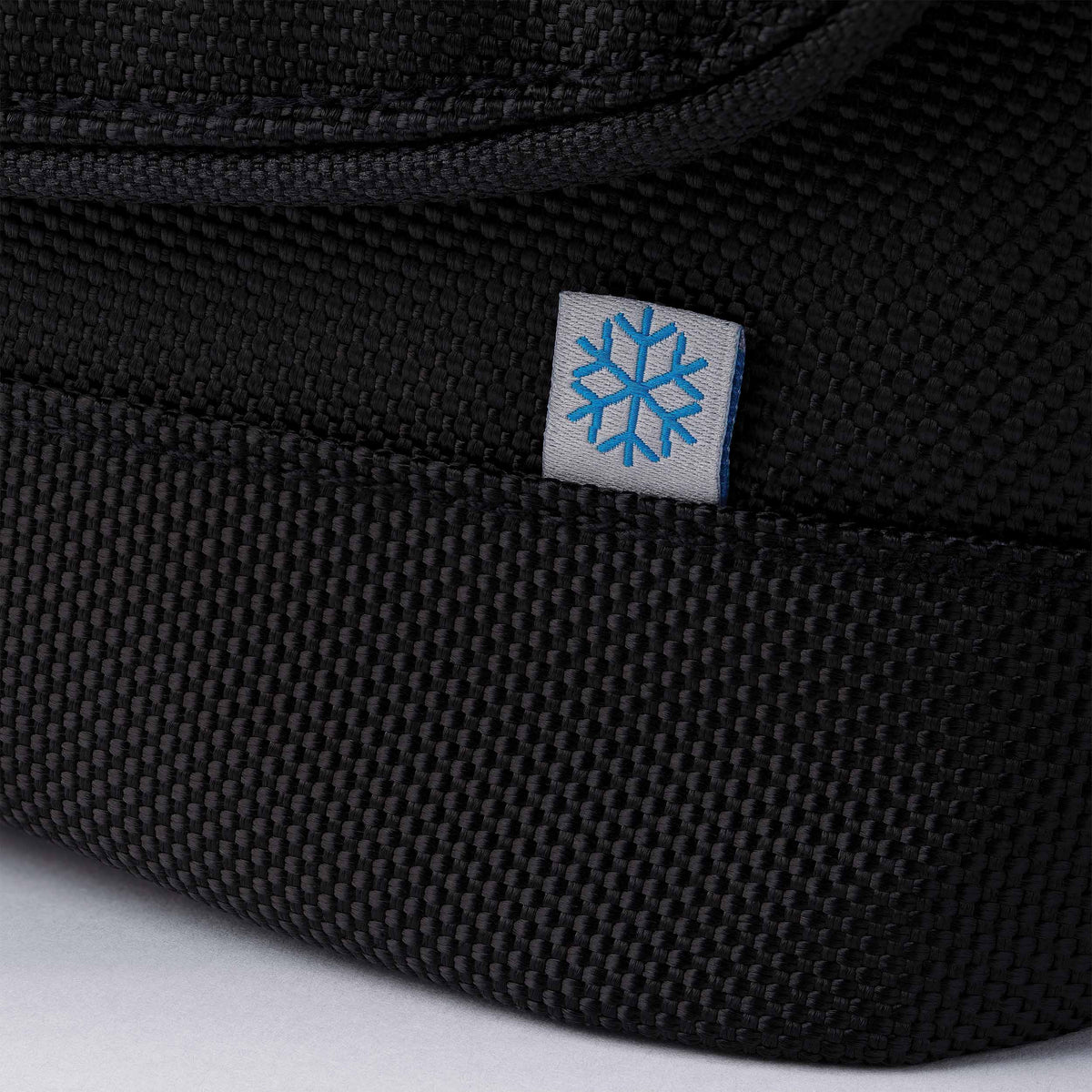 freezable-brooklyn-crossbody-q7 freezable-brooklyn-crossbody-black-ecofreeze-plus-zoom-tag.jpg