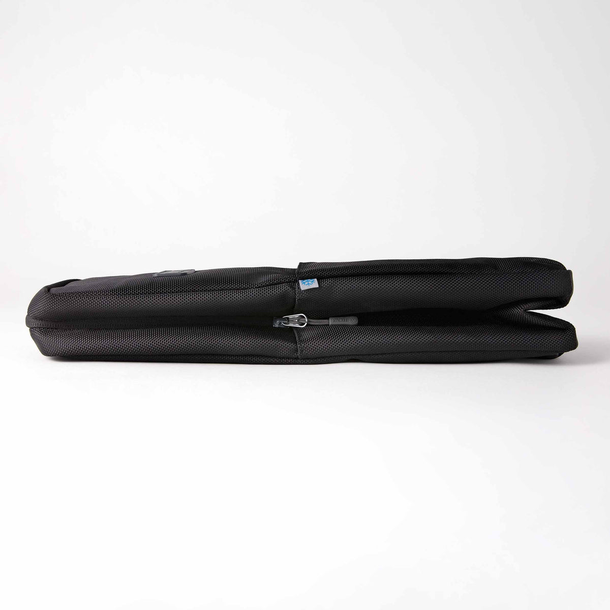 freezable-wine-carrier-r5 freezable-wine-carrier-black-ecofreeze-plus-flat.jpg