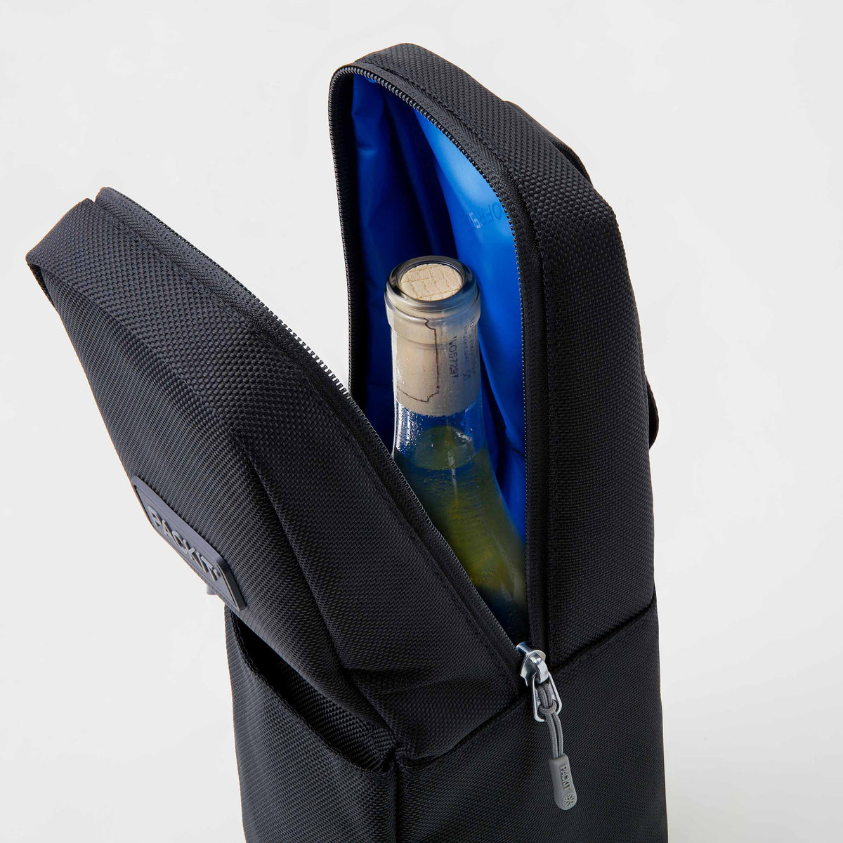freezable-wine-carrier-r5 freezable-wine-carrier-black-ecofreeze-plus-top-view-with-wine.jpg