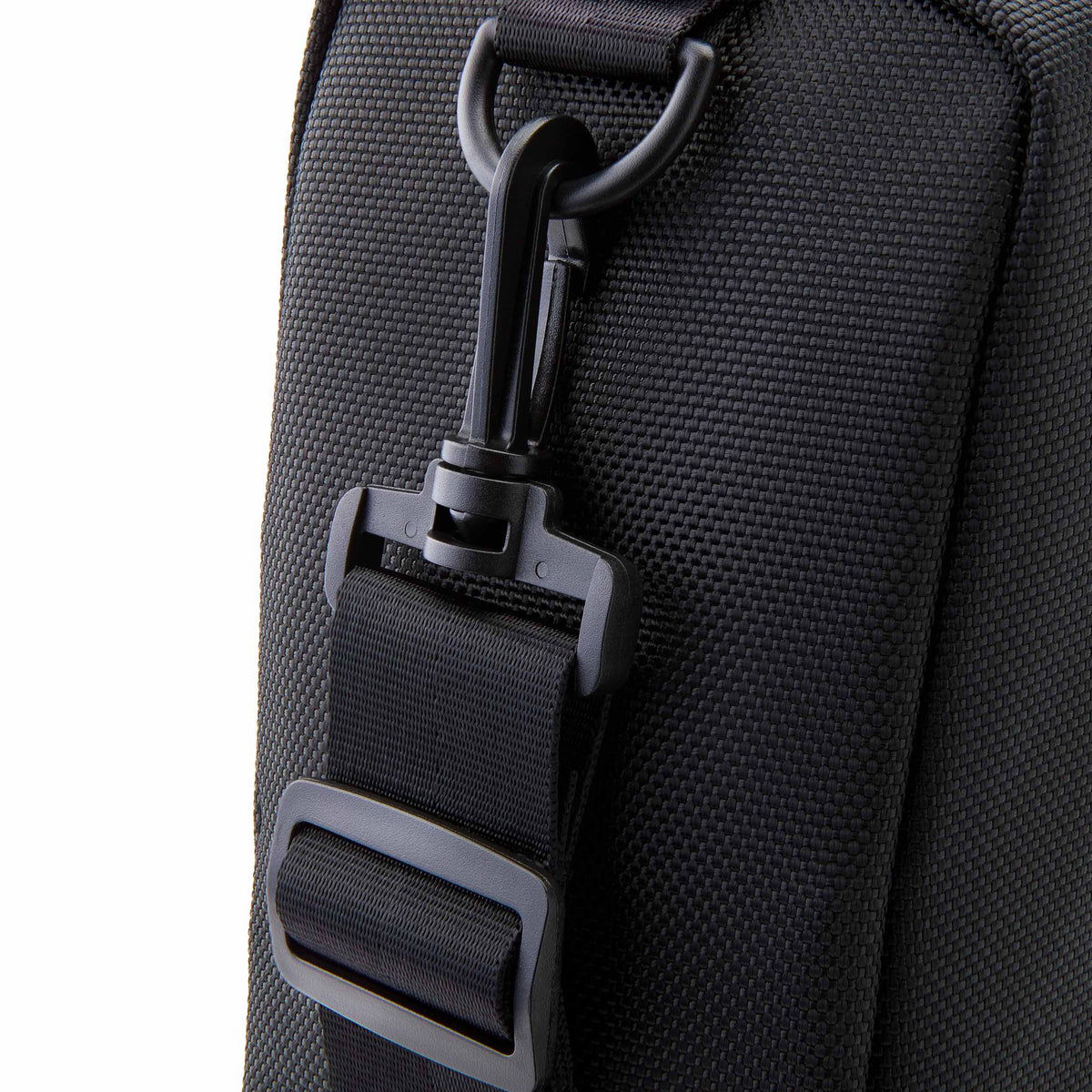 freezable-wine-carrier-r5 freezable-wine-carrier-black-ecofreeze-plus-zoom-removable-strap.jpg